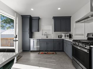 12 Philips Ave, Middletown, RI 02842