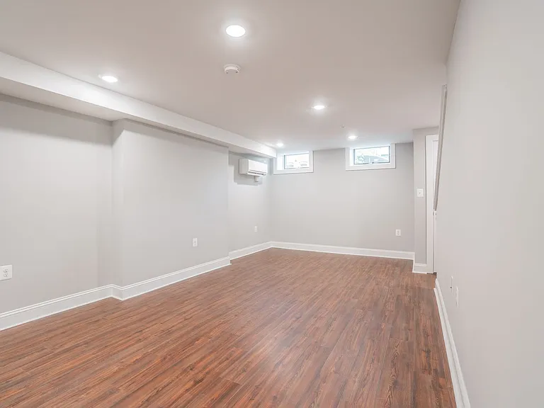 310 E Lanvale St — Photo 26