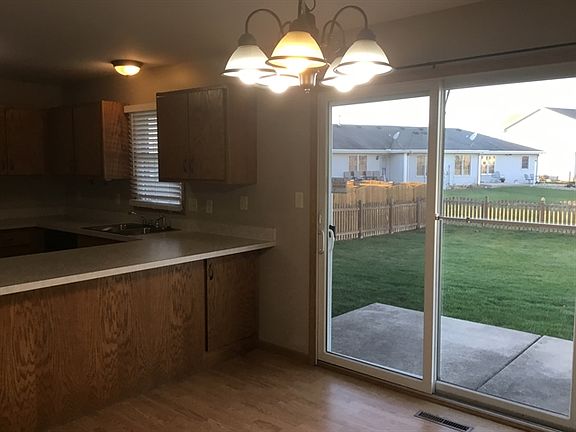 5th image of 832 Covey Ln