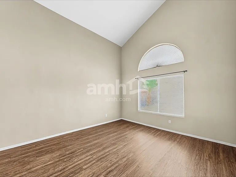 1717 Cedar Bluffs Way — Photo 6
