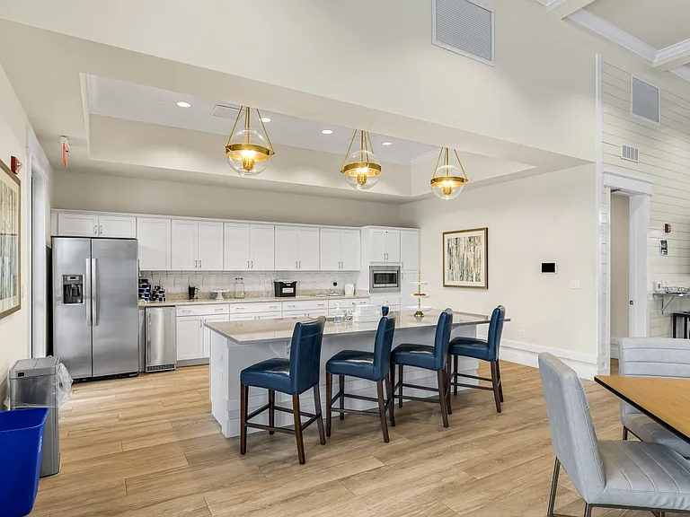 10068 W Villa Cir — Photo 32