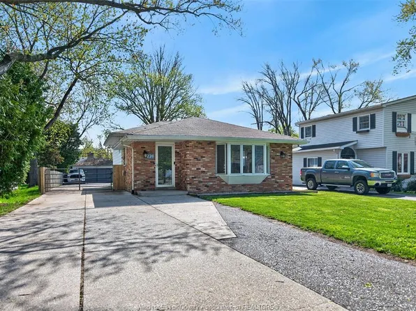 226 Edgewater Blvd, Tecumseh, ON N8N 2H2