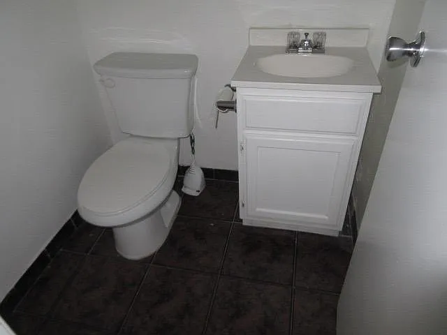1126 W 37th Pl #2 — Photo 20