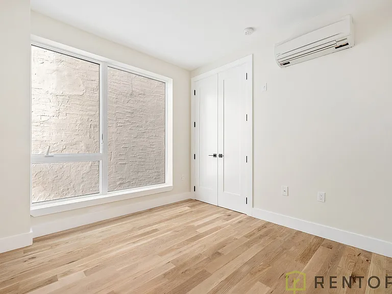 272 S 1st St #4C — Photo 6