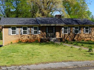 423 Farnsworth Rd, Spartanburg, SC 29301