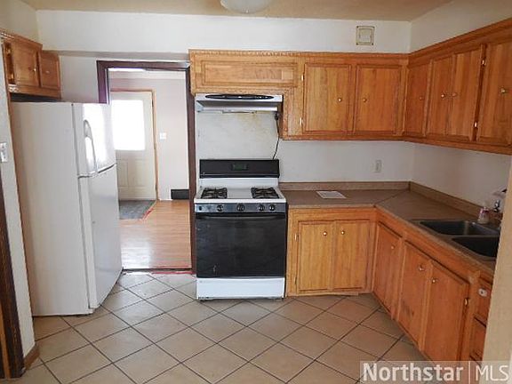 2nd image of 1680 Montana Ave E