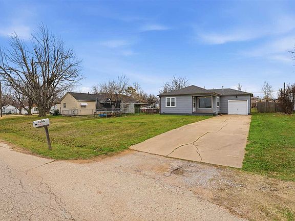 5th image of 1106 Locust St