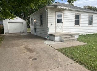 1218 N California Ave, Hastings, NE 68901