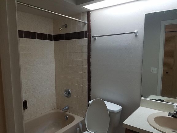 4th image of 410 N Saint Clair Abrams Ave #Jw98dc3pp