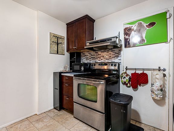 4th image of 3680 Inverrary Dr #1V1V