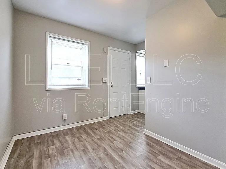 1835 La Salle Pl — Photo 3