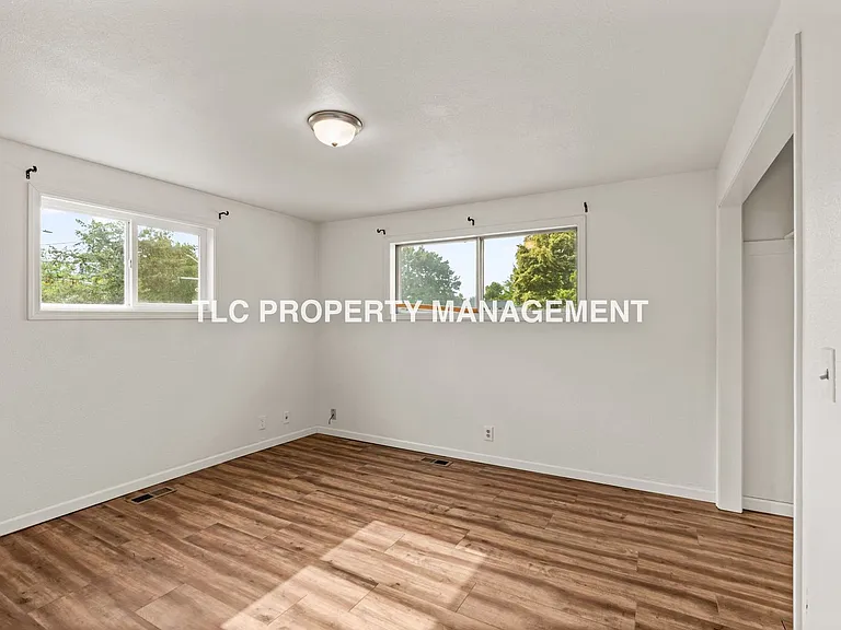 4669-4671 Barger Dr — Photo 14
