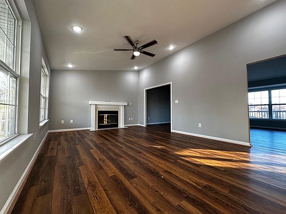 4th image of 1825 Bloomfield Ave
