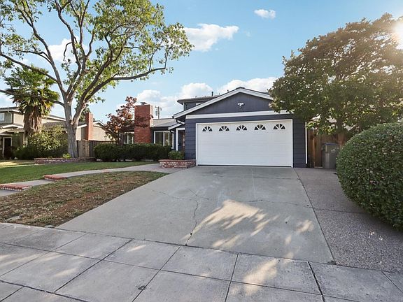 2nd image of 1601 Saint Regis Dr