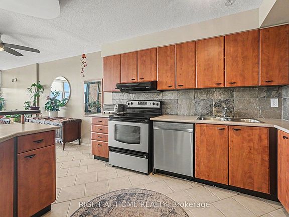 4th image of 2759 Carousel Cres #701