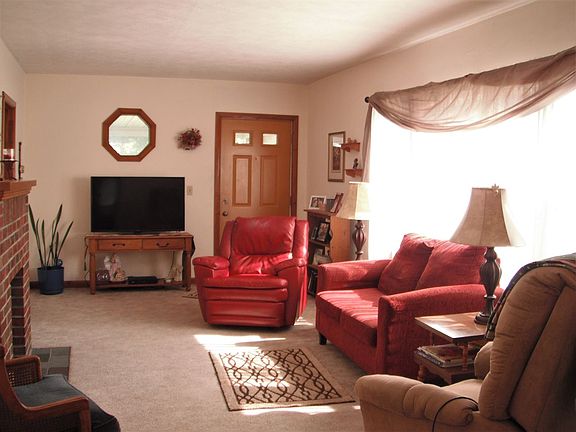 2nd image of 139 Hilltop Dr