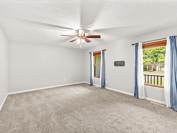 5th image of 113 Oakwood Cir