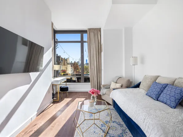 101 West 24th Street image 8 of 14