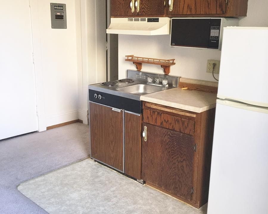 Living/Kitchen Area