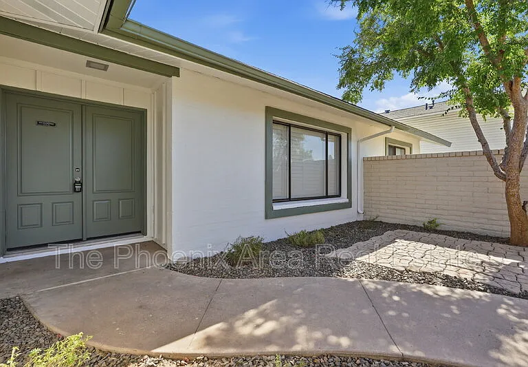 447 E Carson Dr — Photo 6