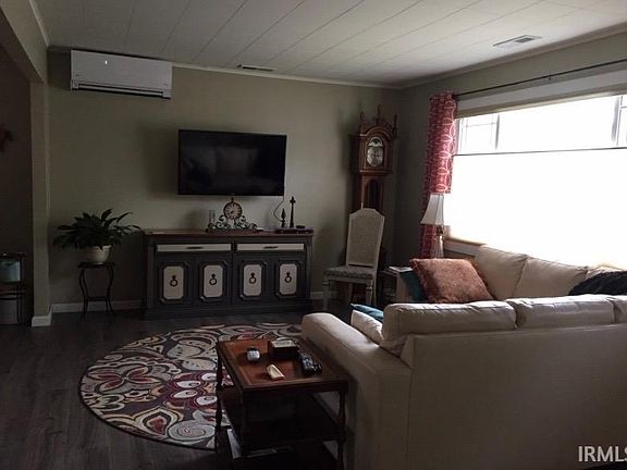 5th image of 410 Barbie St