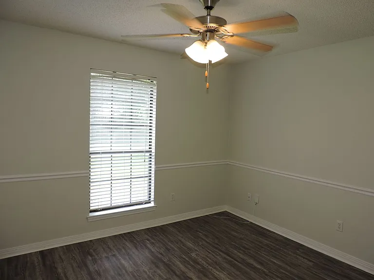 2780 Honeywood Dr — Photo 21