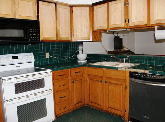 4th image of 4605 Country St