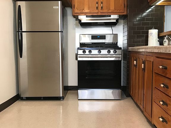 3rd image of 1354 Carlton Dr APT 1