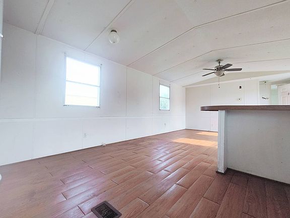 5th image of 4313 Rainbow Ln
