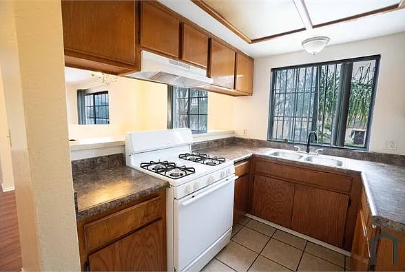 247 W 12th St — Photo 16