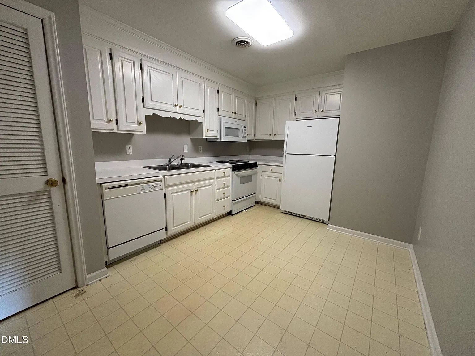 1630 Oxford Rd — Photo 4