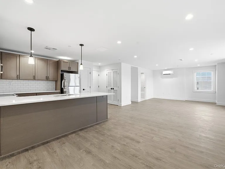 180 Deer Park Ave #301 — Photo 7