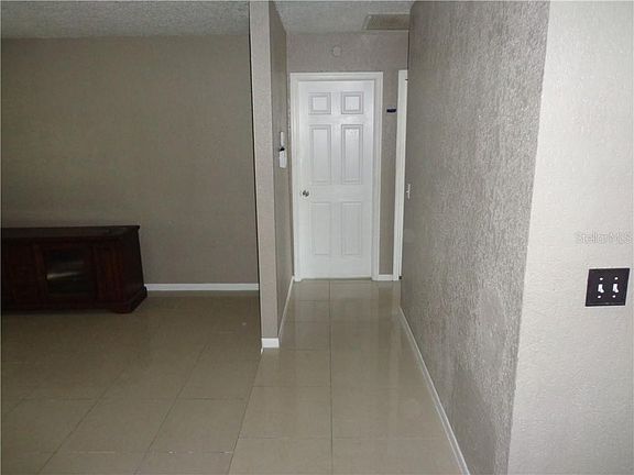 5th image of 1019 Greenbriar Dr