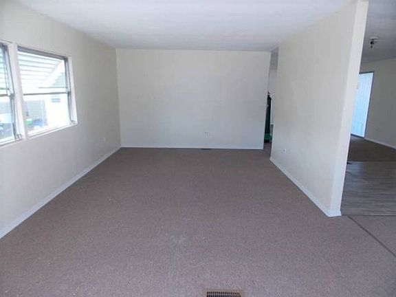 5th image of 66 Hatteras Ave