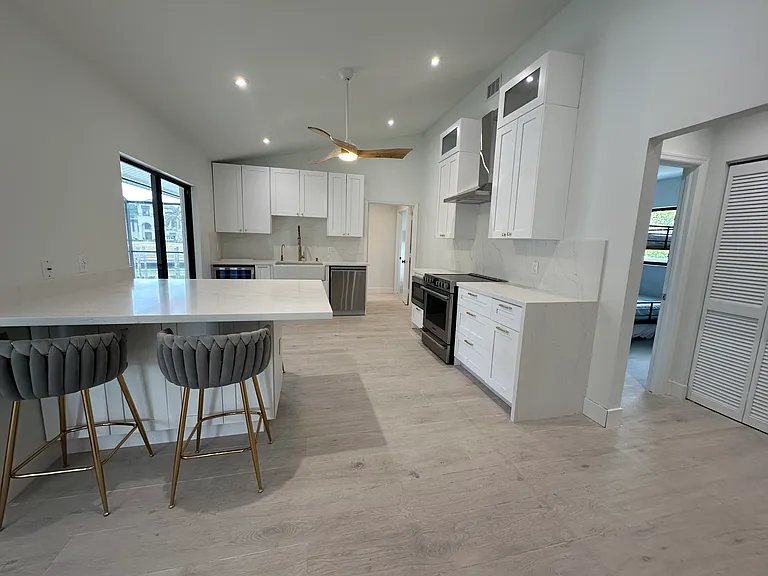 355 Henderson Ct — Photo 15