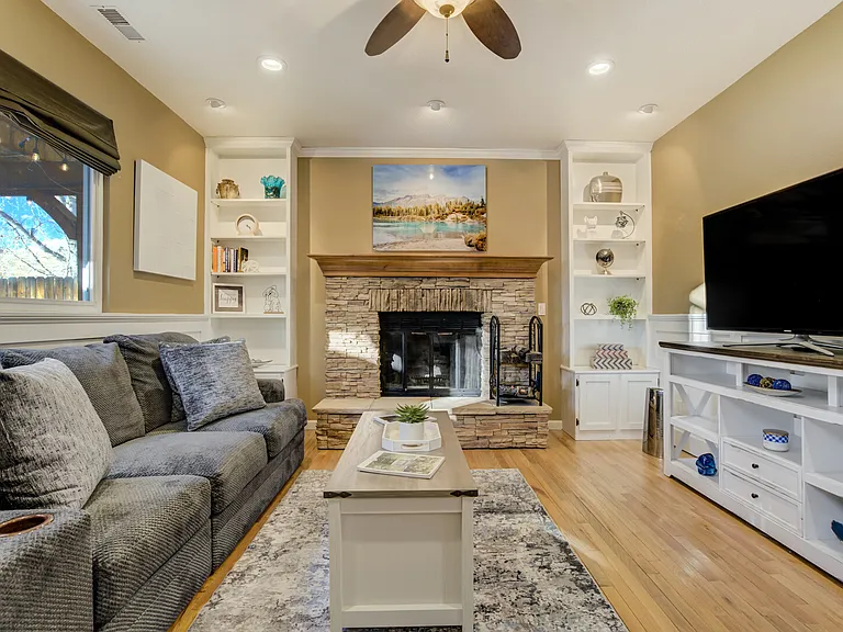 Churchwood Cir — Photo 17