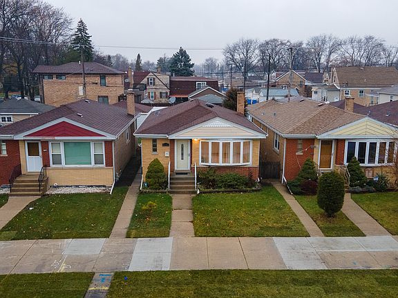 4th image of 8016 W Belmont Ave