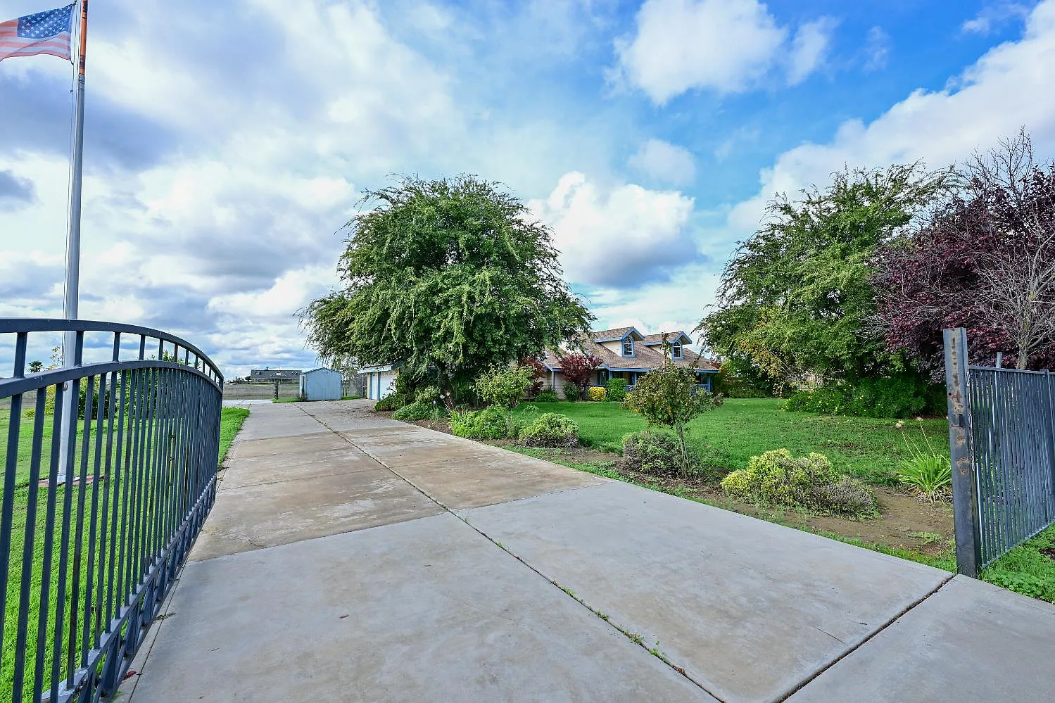 21088 Forest Glen Rd photo 1