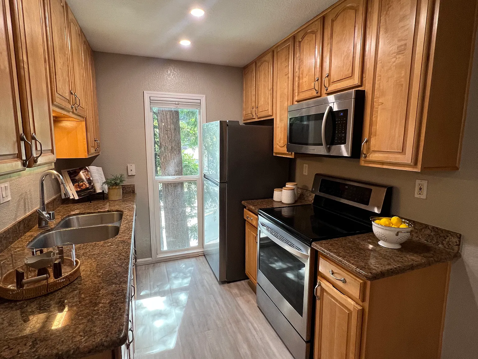 2 bed, 790 sqft, $2,595 — Photo 2