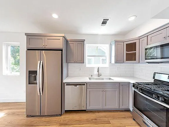1235 1/2 W 39th Pl — Photo 3