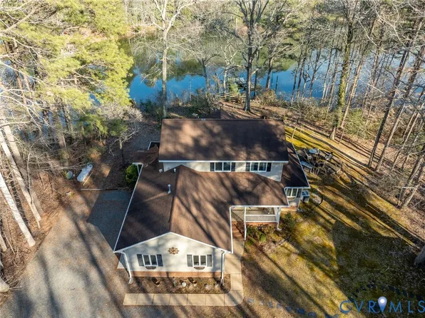 320 White Pine Ln, Hartfield, VA 23071