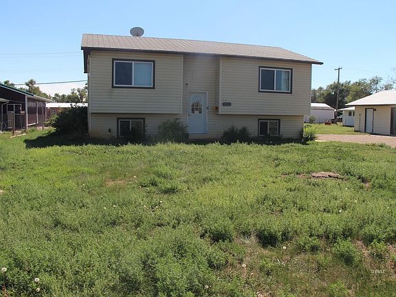 2nd image of 214 E Laundre Ave