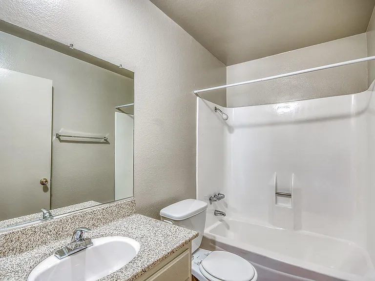 Cherry Creek Apartments — Photo 14