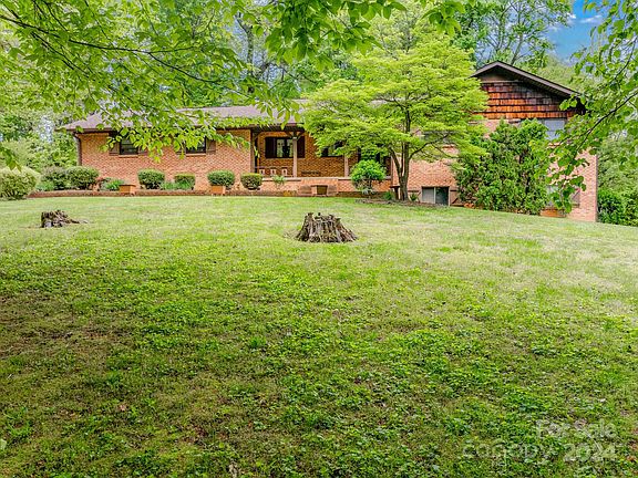 3rd image of 260 Woodland Dr