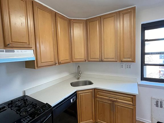 4th image of 13905 85th Dr APT 5A