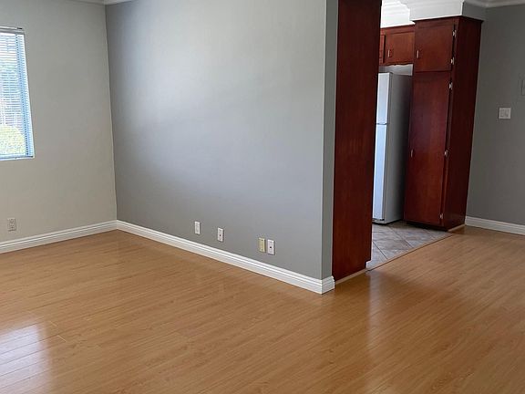 3rd image of 11006 Kling St APT 5