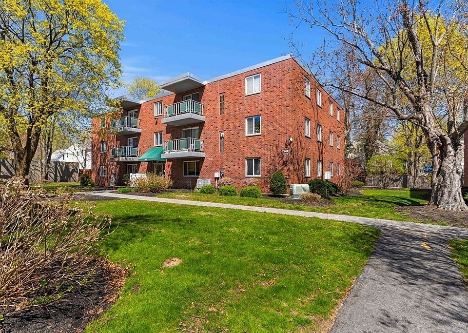 1st image of 302 Commercial St APT 21