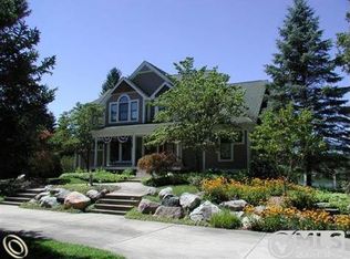 1290 Tamarack Ln, Oakland, MI 48363