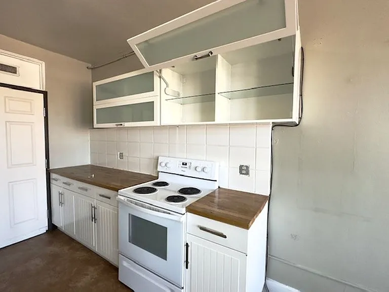 119 E 3rd Ave — Photo 2