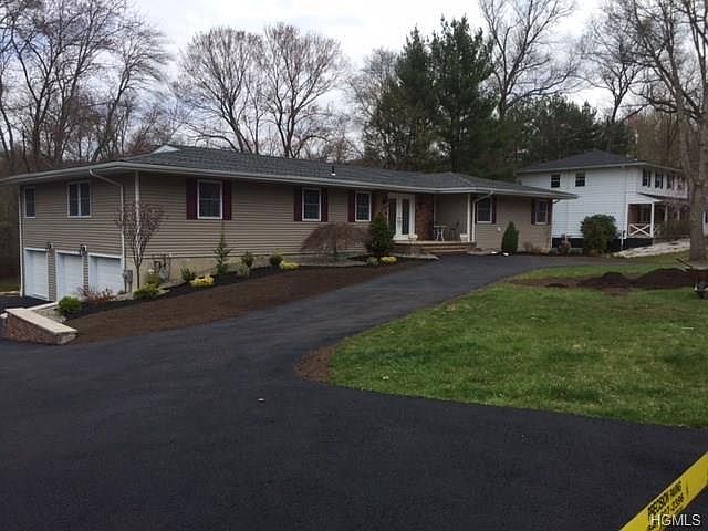 1st image of 4 Woodhaven Dr